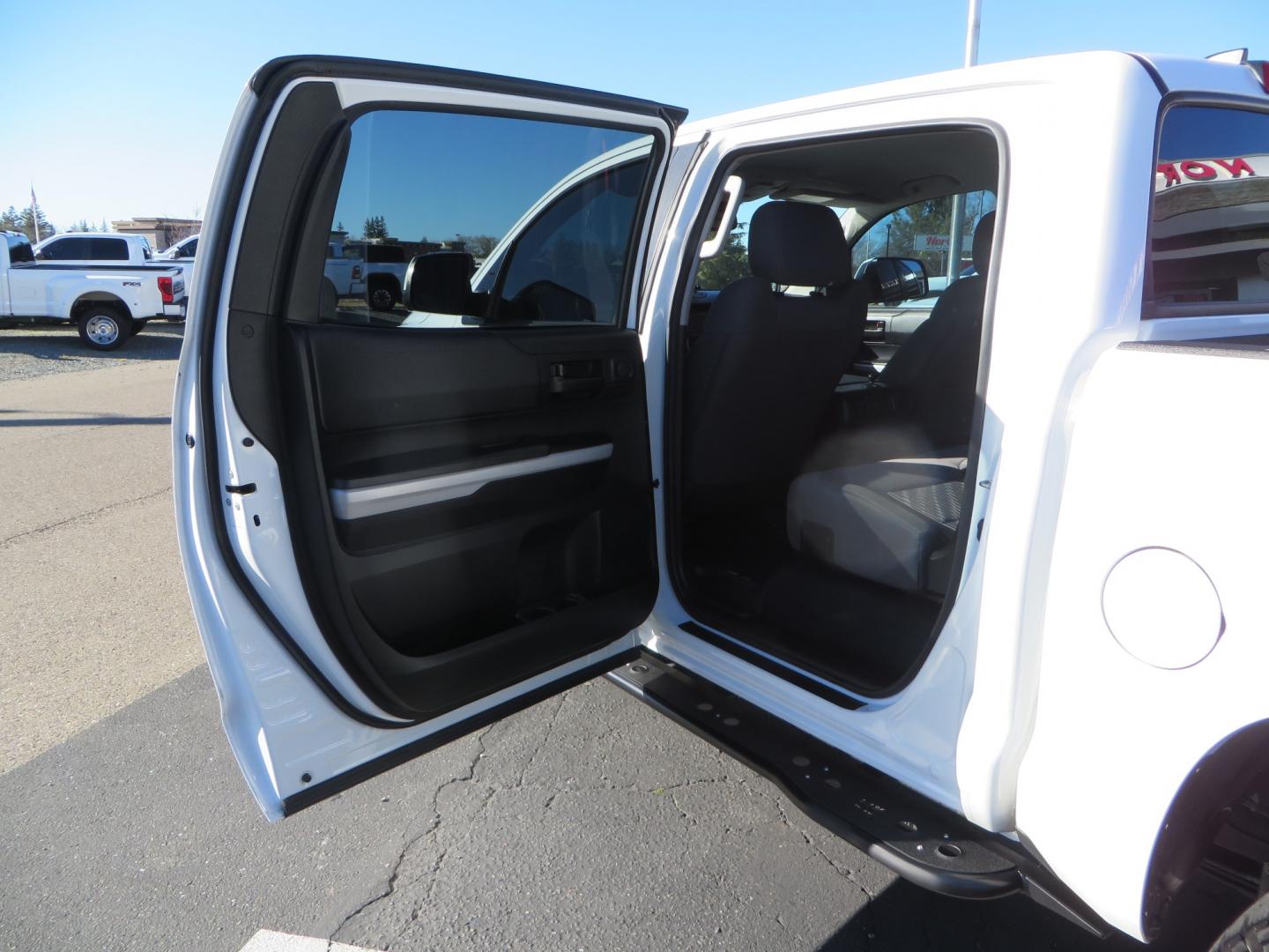 2020 White /GREY Toyota Tundra SR5 (5TFDY5F19LX) with an 5.7L engine, automatic transmission, located at 2630 Grass Valley Highway, Auburn, CA, 95603, (530) 508-5100, 38.937893, -121.095482 - Features - King Off Road adjustable remote reservoir coil overs, King 2.5 adjustable remote reservoir rear shocks, Method Race wheels, Falken Wildpeak tires, Sliders, Bed braces, Borla Exhaust, Husky floor mats, Window tint, and Ram phone mounts. - Photo#32